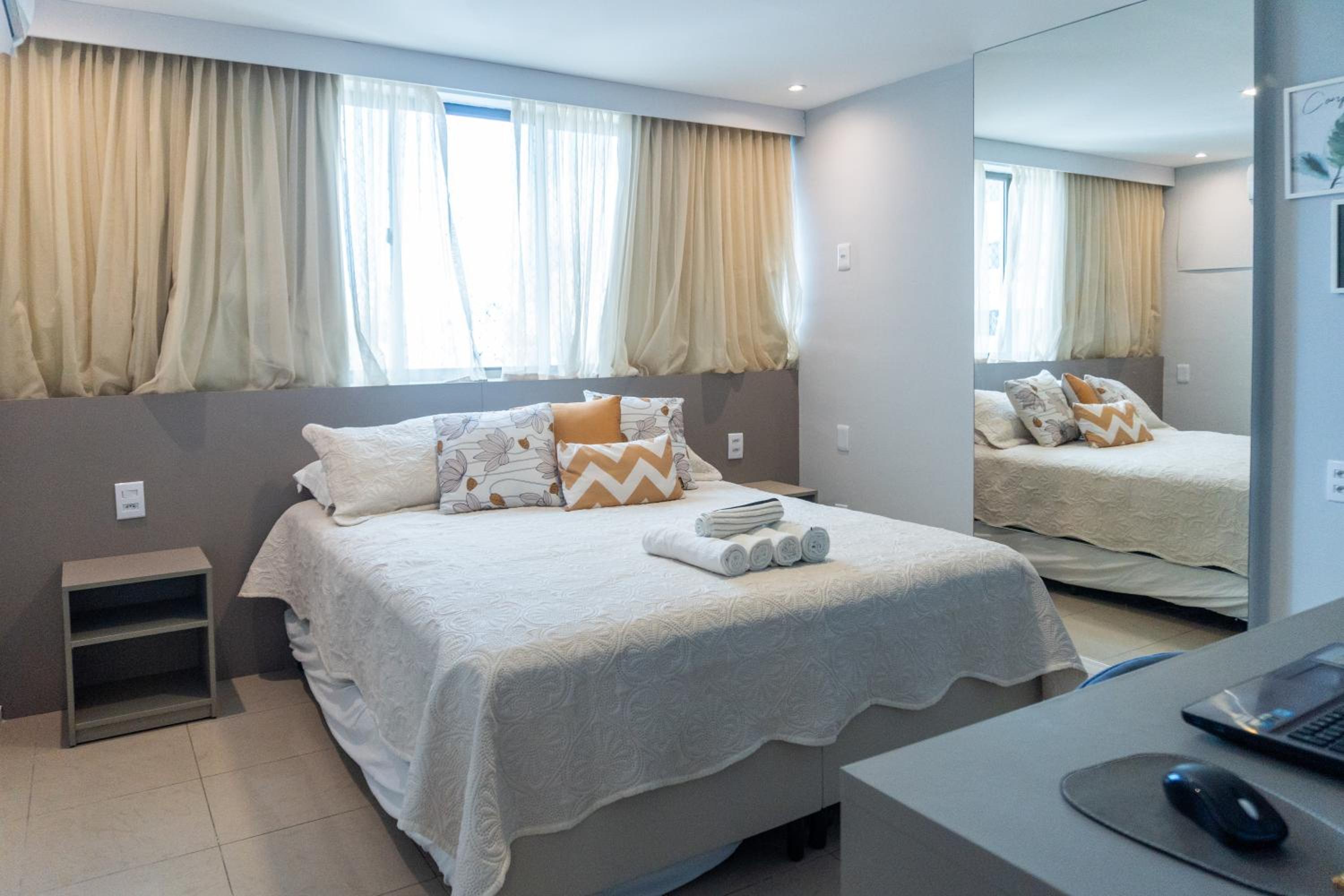 Flat Quarto e Sala, 400 metros da Praia de Boa Viagem, com Piscina, Wi-Fi 220Mbps