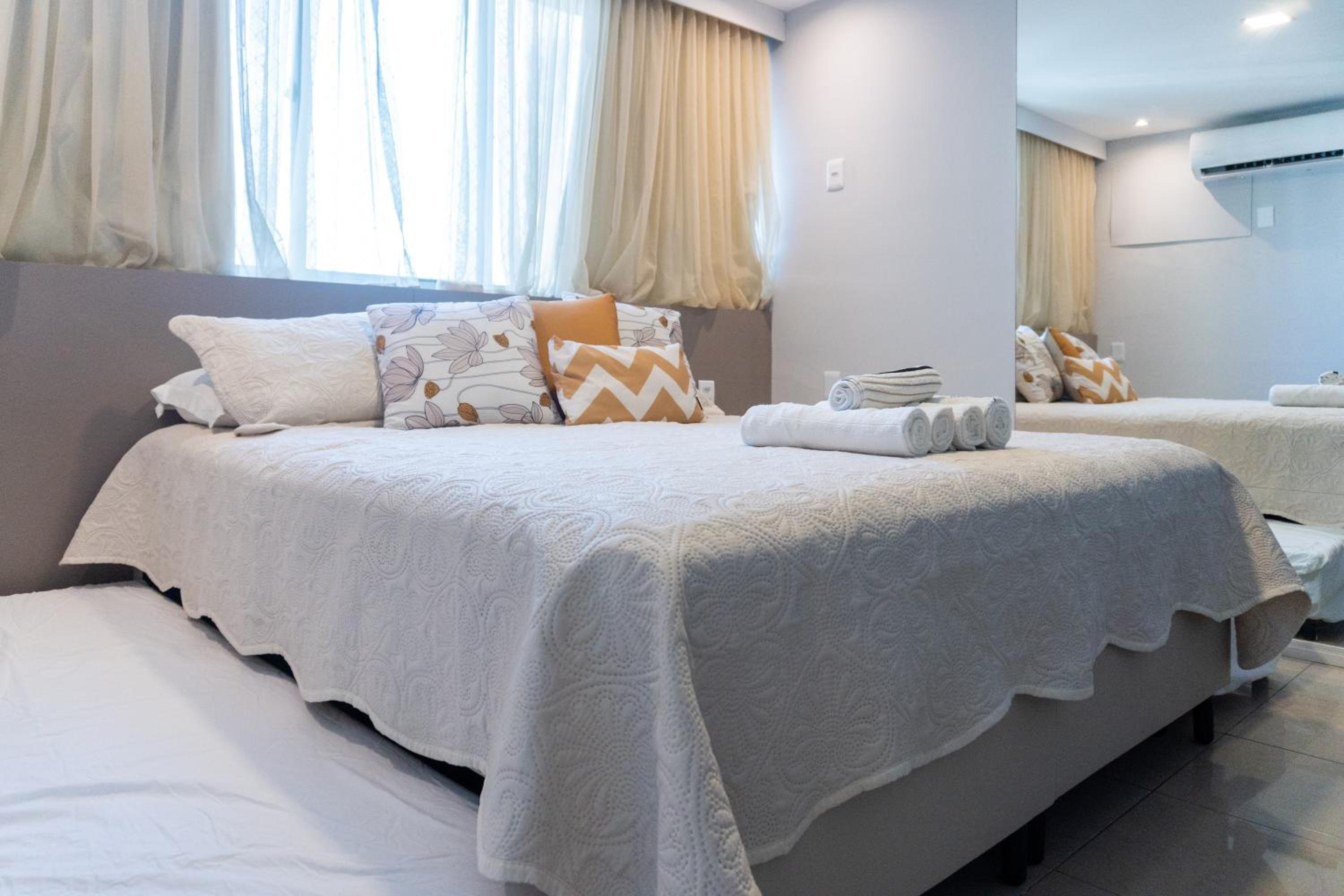Flat Quarto e Sala, 400 metros da Praia de Boa Viagem, com Piscina, Wi-Fi 220Mbps