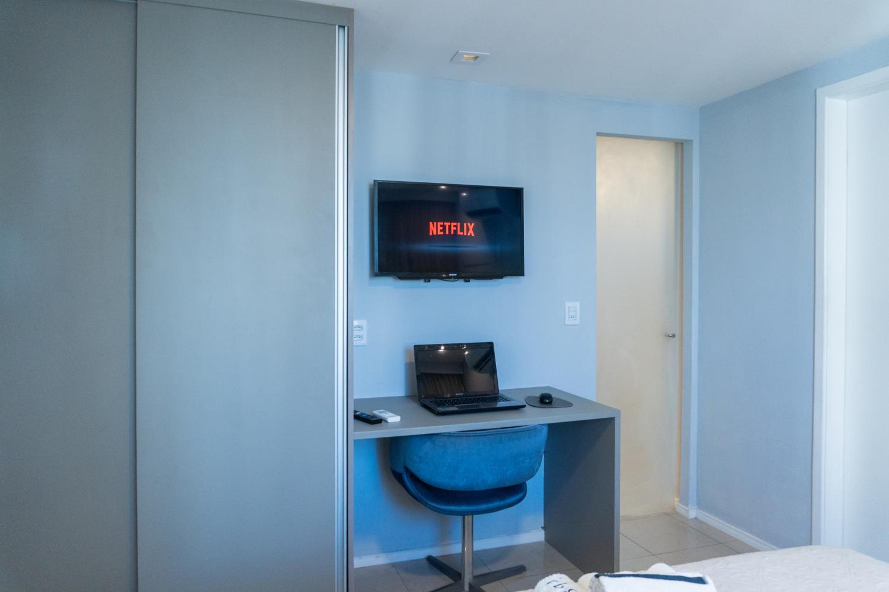Flat Quarto e Sala, 400 metros da Praia de Boa Viagem, com Piscina, Wi-Fi 220Mbps