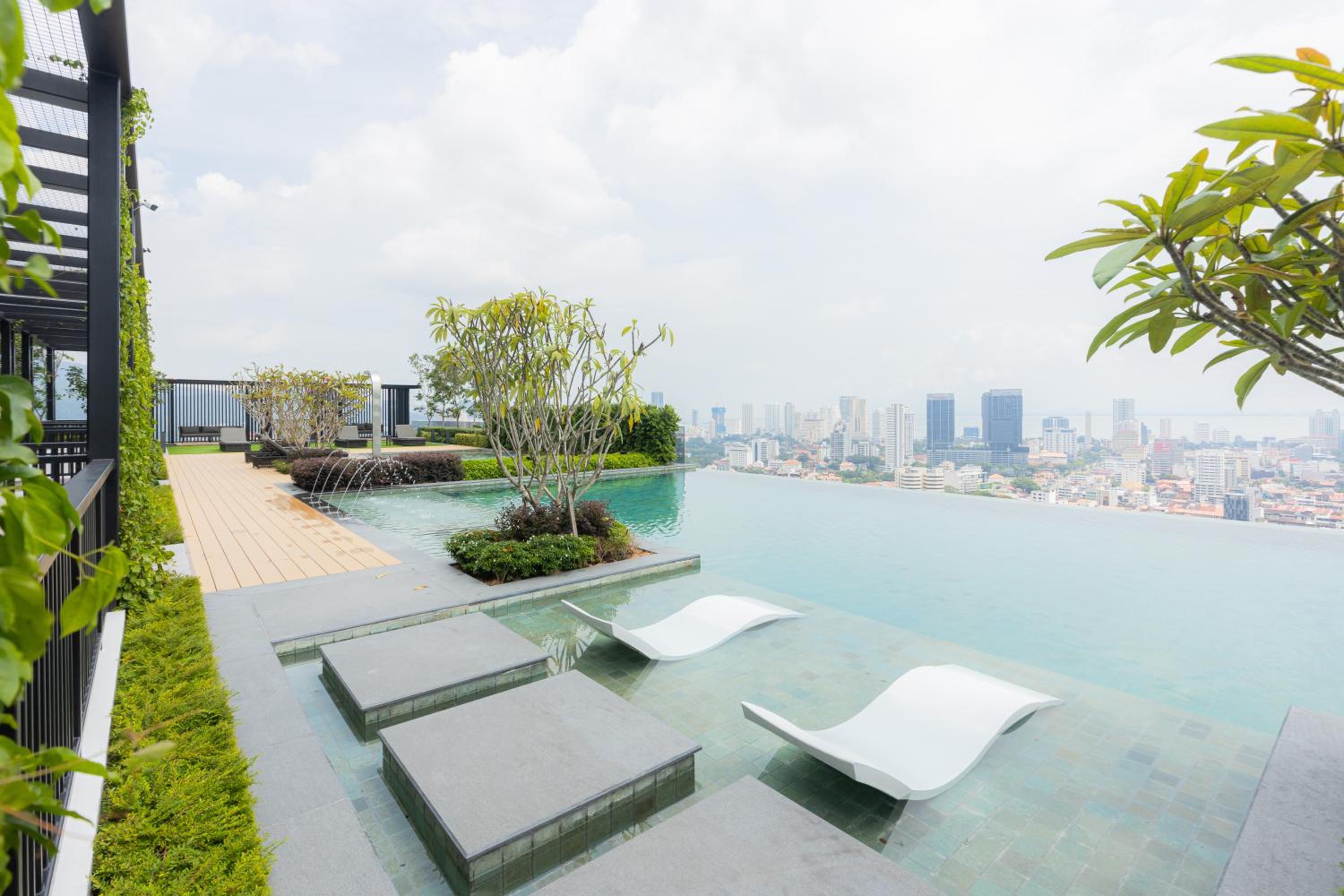 Beacon Executive Suite by MAY view 2