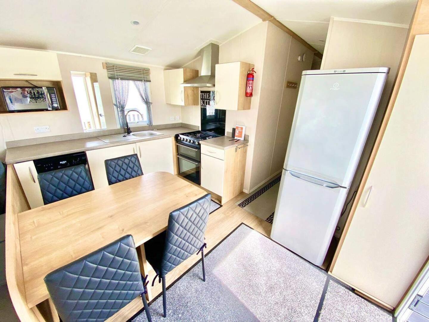 Luxury Chichester caravan Seaside Retreat