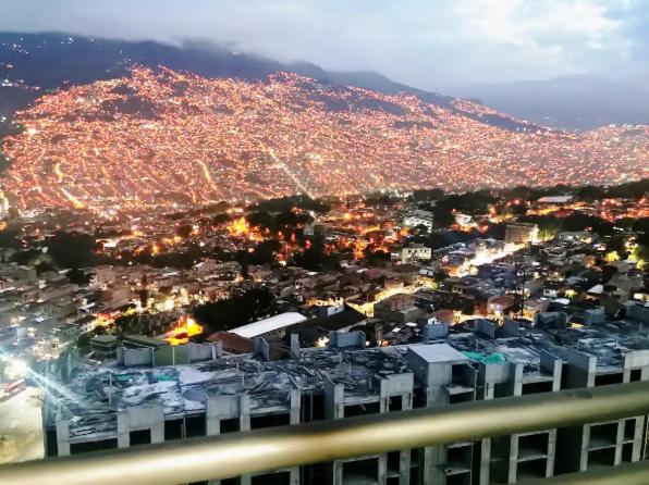 3 Apartamento con Hermosa Vista de Norte a Sur