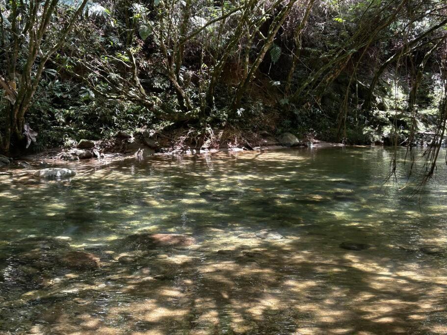 Finca con piscina balcón cerca al rio san rafael