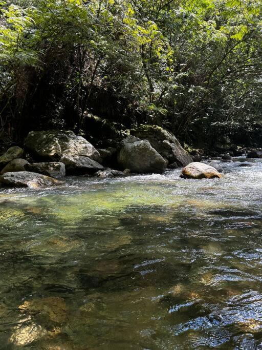 Finca con piscina balcón cerca al rio san rafael