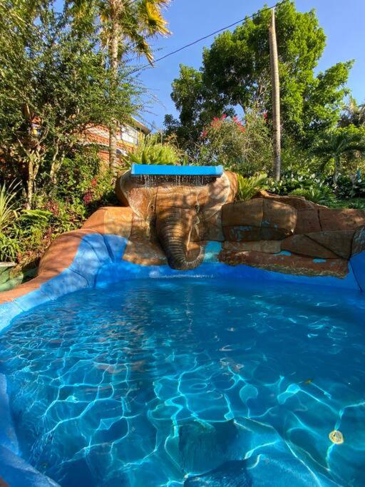 Finca con piscina balcón cerca al rio san rafael