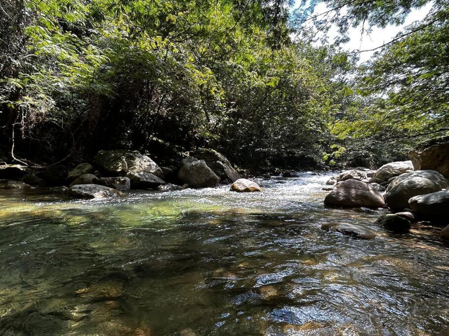 Finca con piscina balcón cerca al rio san rafael