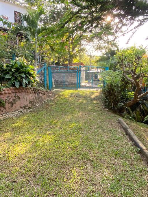 Finca con piscina balcón cerca al rio san rafael
