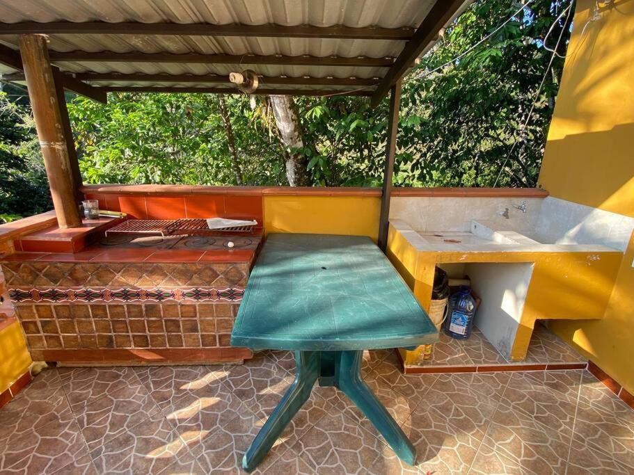 Finca con piscina balcón cerca al rio san rafael
