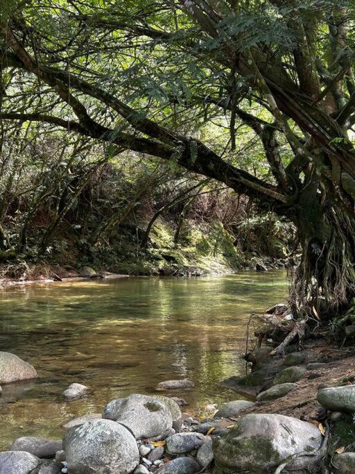 Finca con piscina balcón cerca al rio san rafael