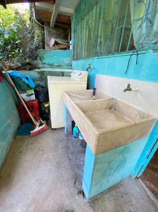 Finca con piscina balcón cerca al rio san rafael