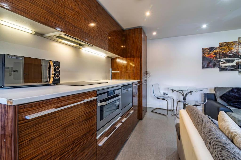Nottingham City Centre Cosy Stays 2 Bedroom Apartment view 2