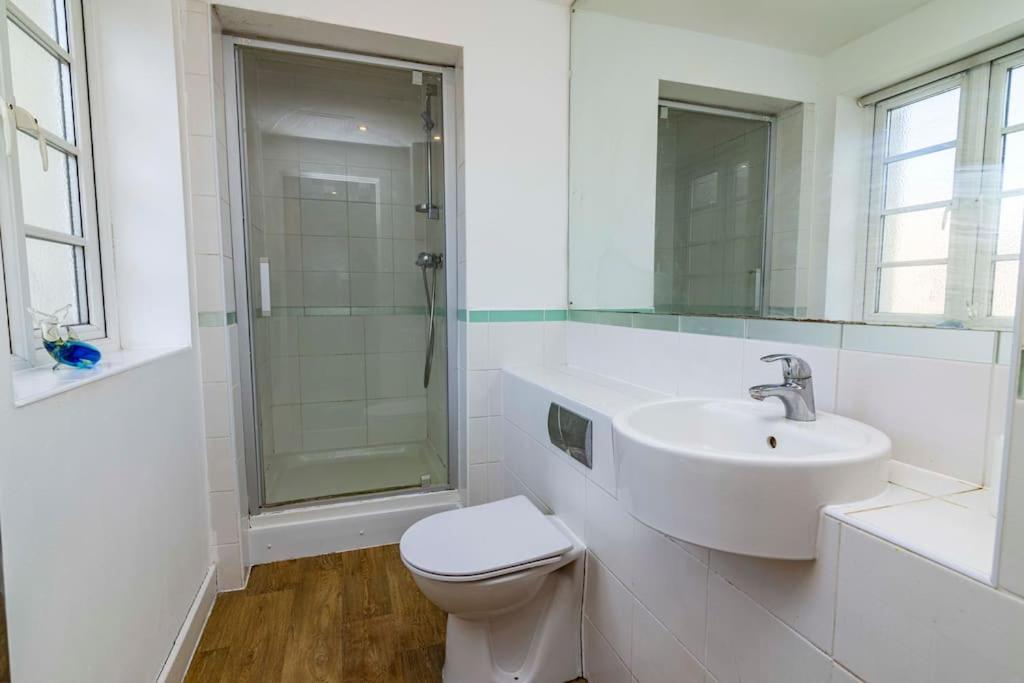 Nottingham City Centre Cosy Stays 2 Bedroom Apartment view 3