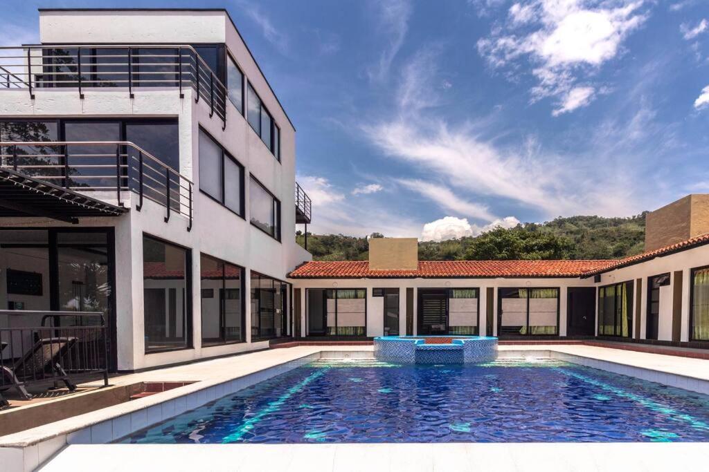 Casa con piscina privada, El Higuerón, Nocaima