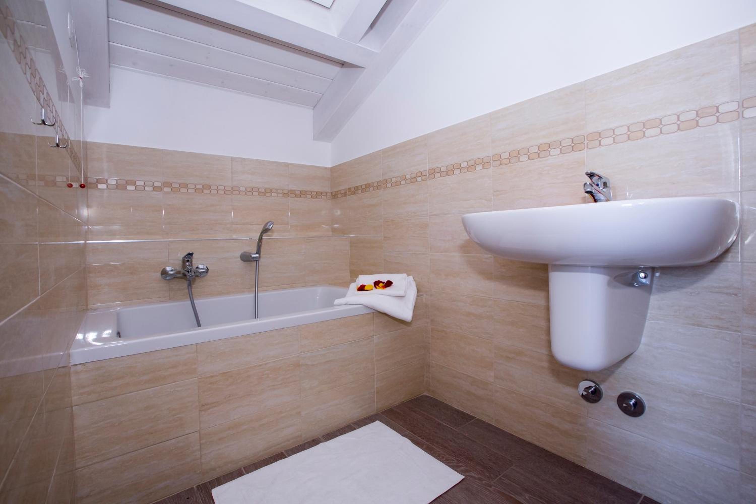 Casa Laura Apt. 6 en Menaggio — bathroom