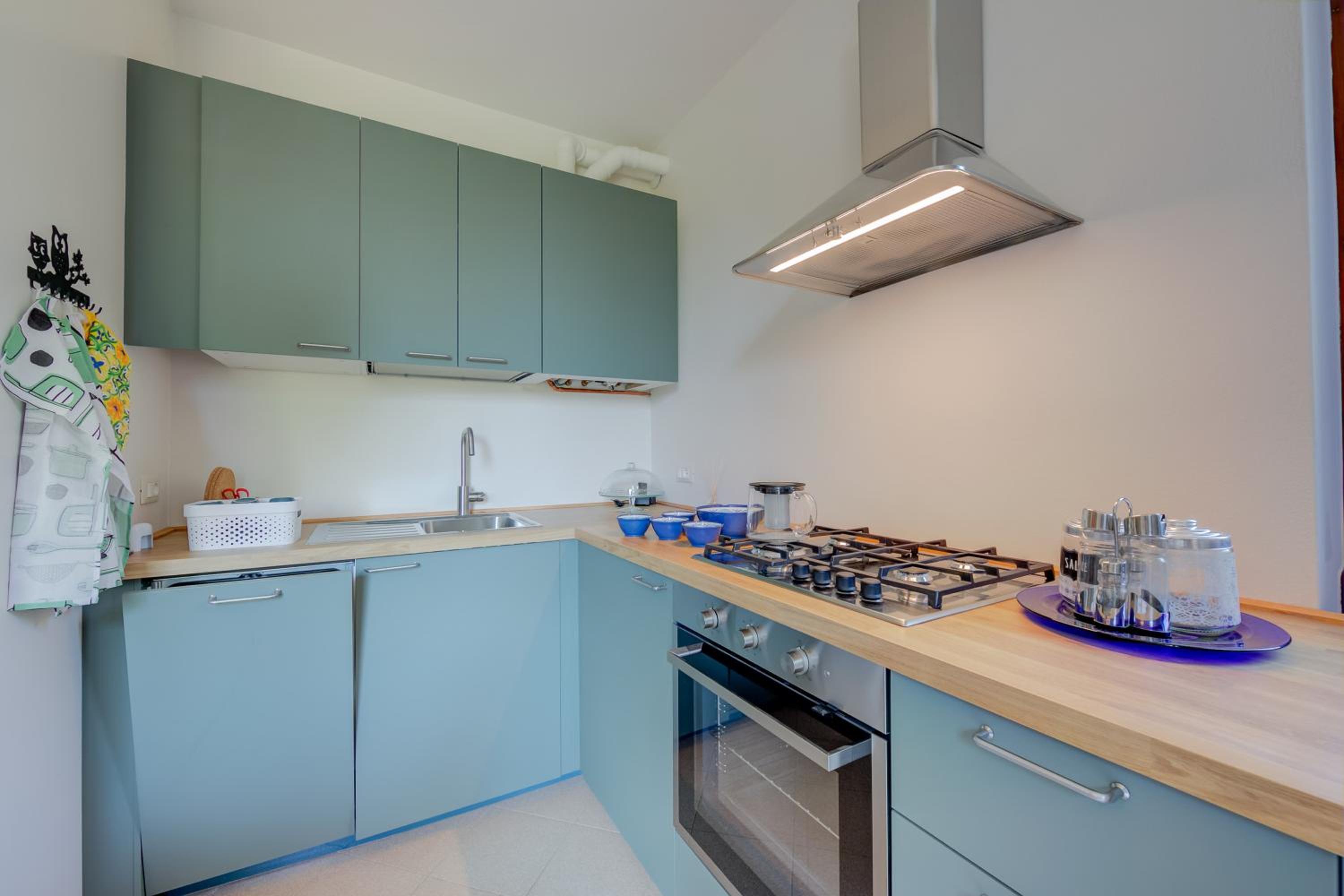 Casa Lia 2BR for 4 in Desenzano | Parking & AC - Happy Rentals