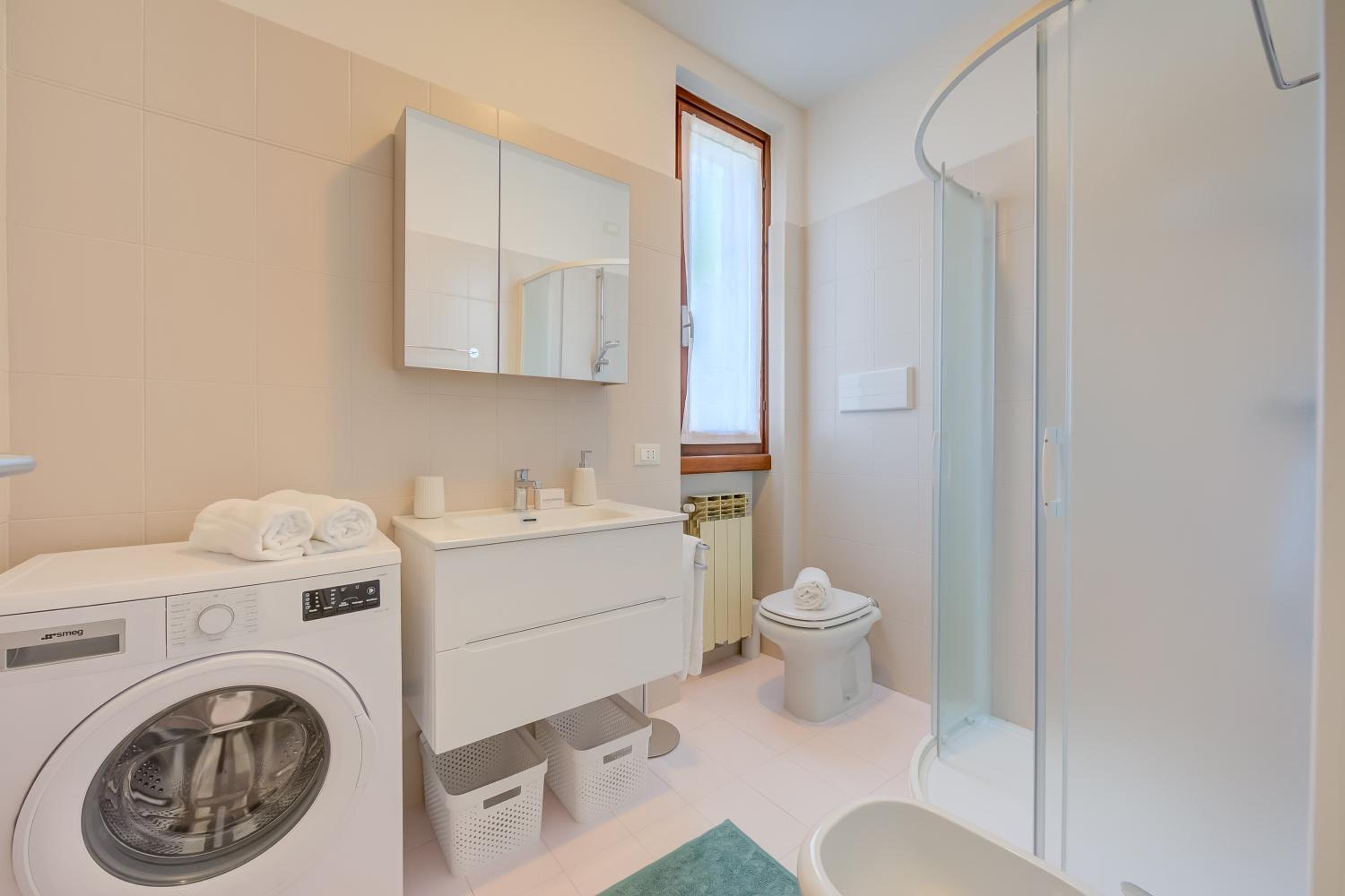 Casa Lia 2BR for 4 in Desenzano | Parking & AC - Happy Rentals