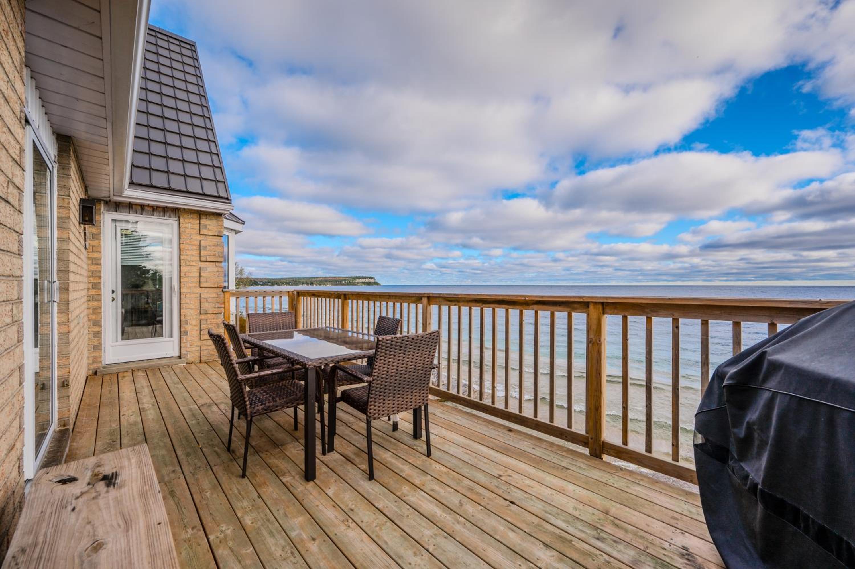 Private Waterfront Escape
