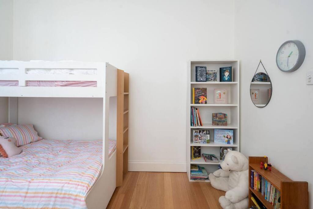 Spacious light-filled 3BD sanctuary in Northcote