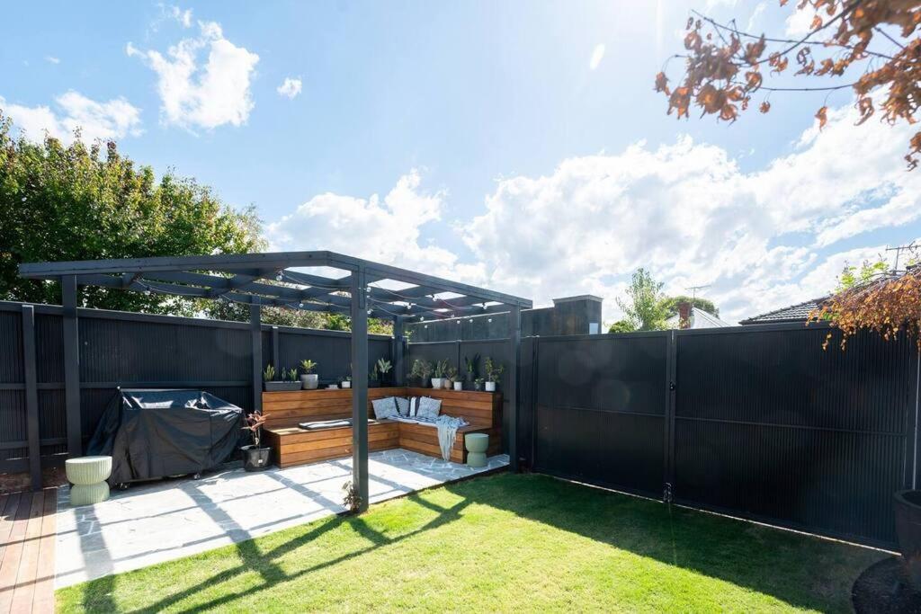 Spacious light-filled 3BD sanctuary in Northcote