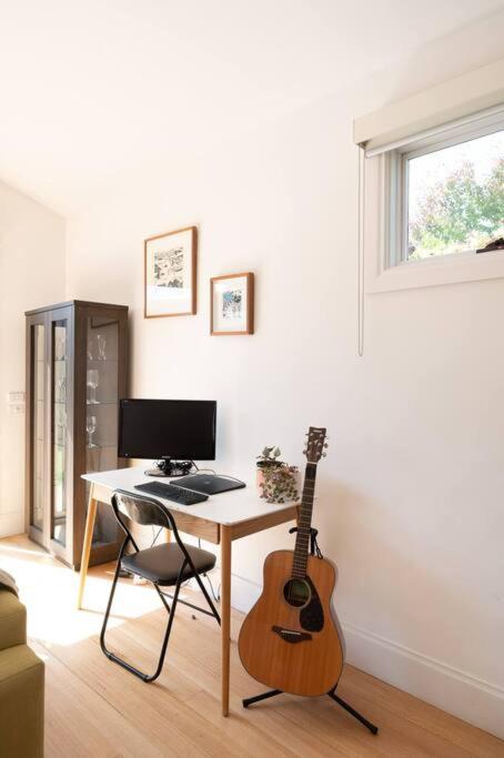 Spacious light-filled 3BD sanctuary in Northcote