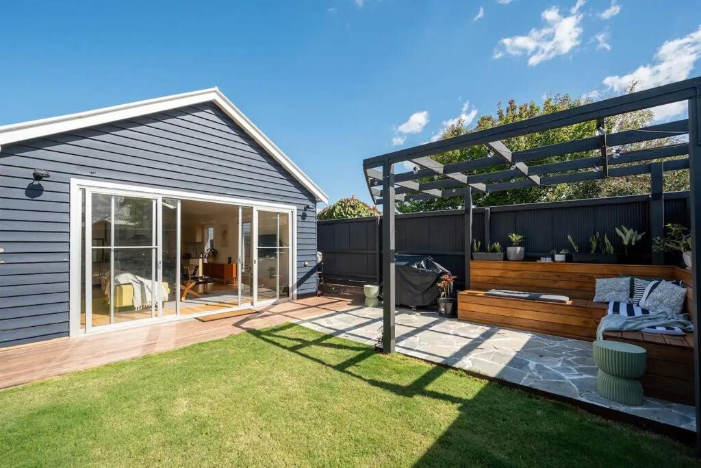 Spacious light-filled 3BD sanctuary in Northcote