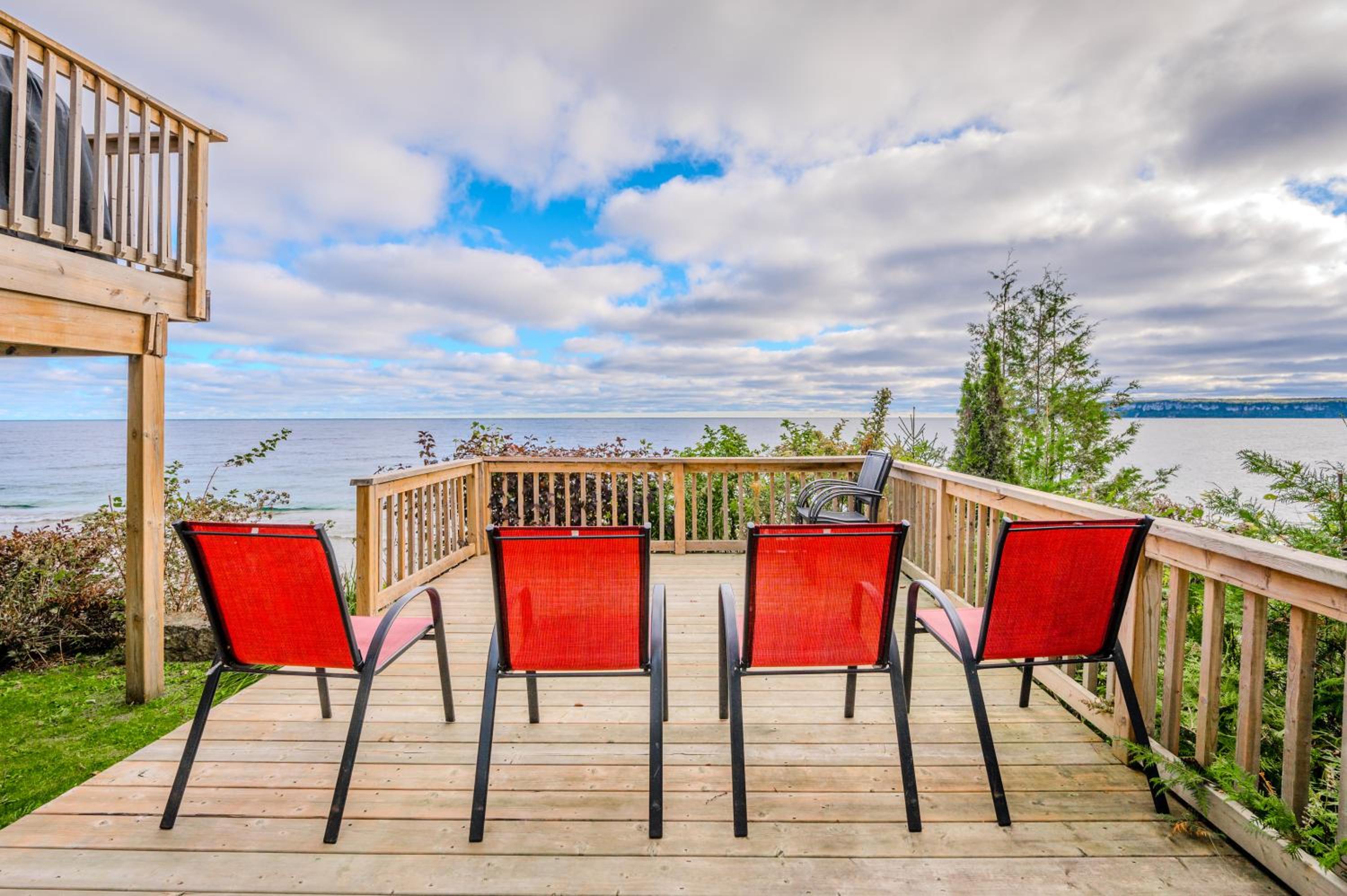 Private Waterfront Escape