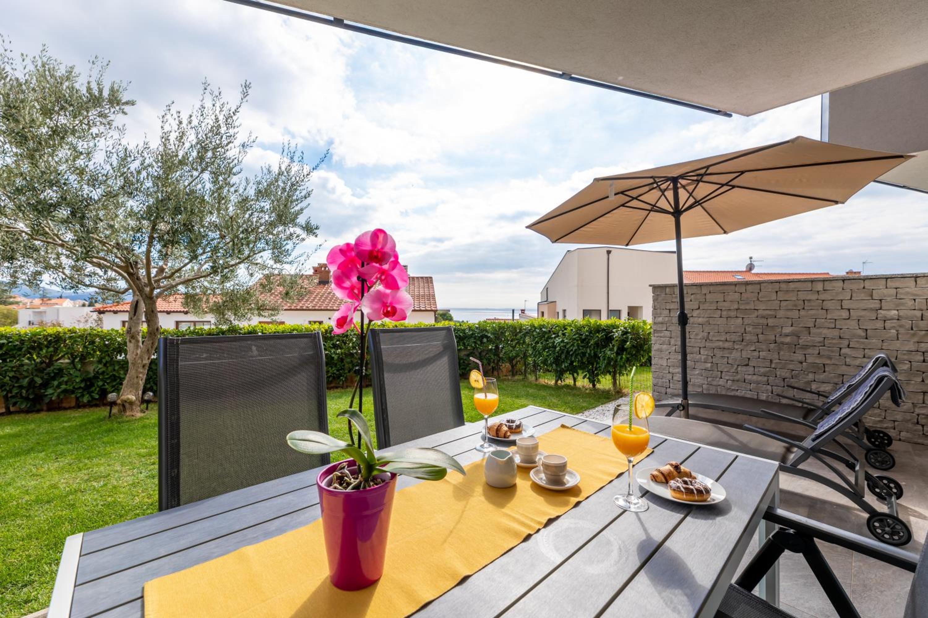 Apartment Elegance view 4