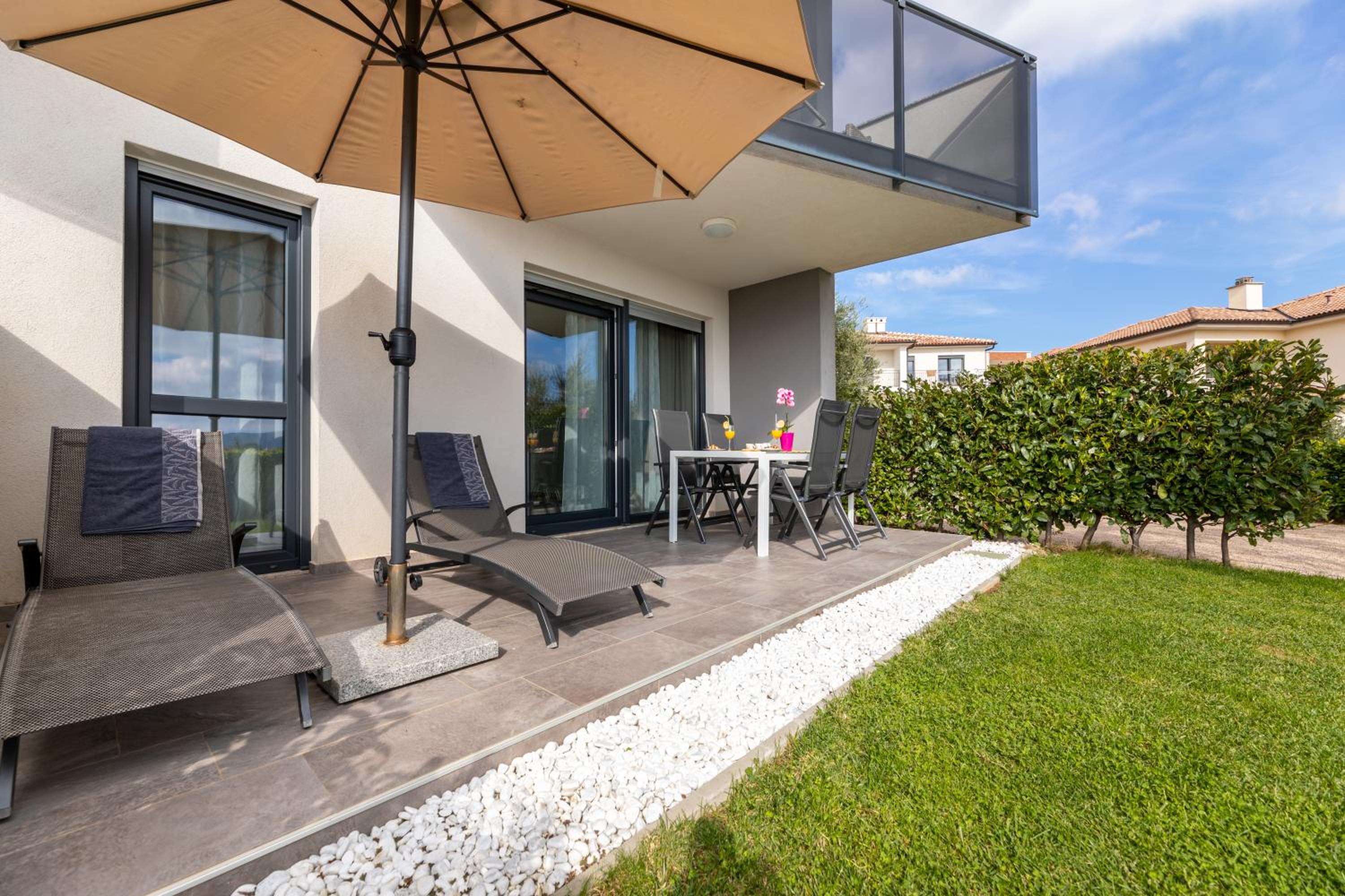 Apartment Elegance view 3