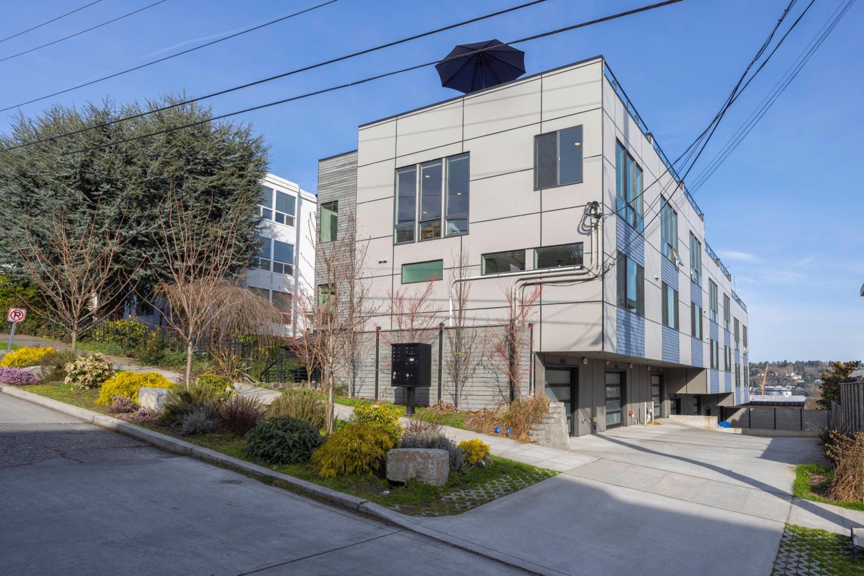 Modern Townhome with Space Needle View view 2