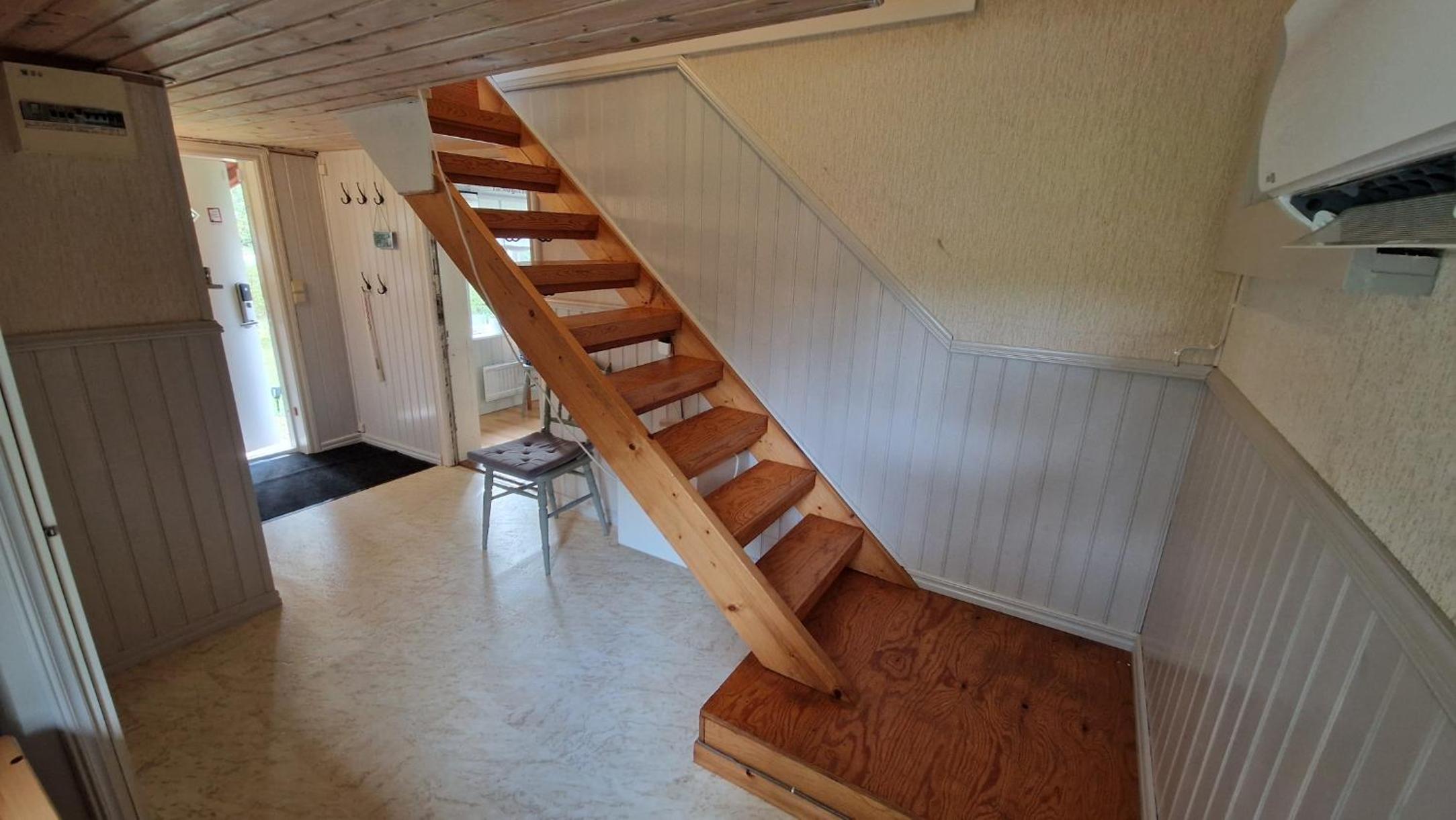 Lidsbergs torp i Ölme från år 1910 Ett eget mysigt torp med kakelugn, lågt i tak, sovrum med dubbelsäng och 2 enkelsängar på loft med snedtak bäddsoffa i v view 5