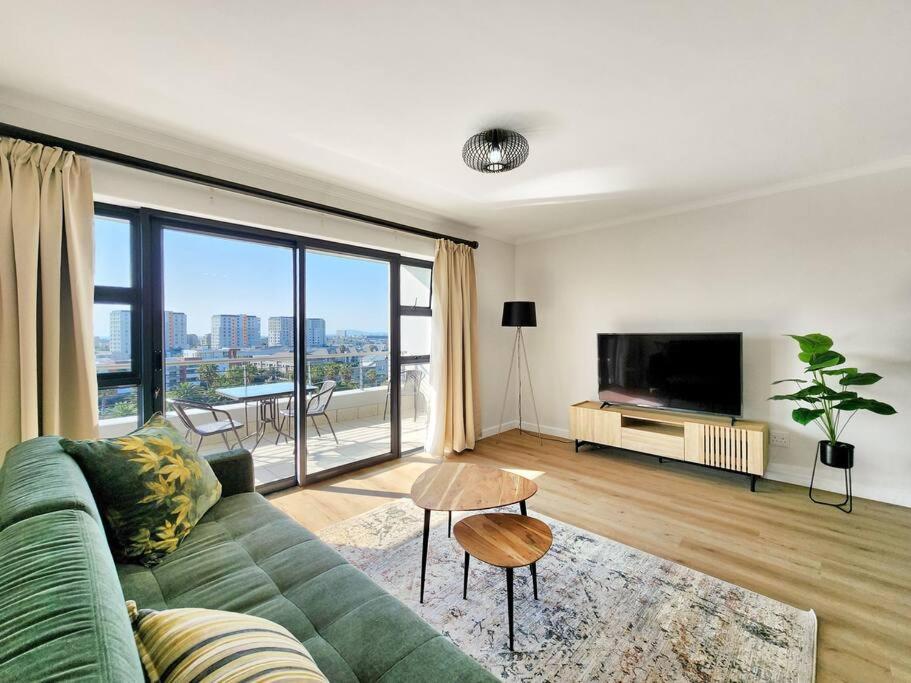 Hotel Canal, Mountains, Sea Views, Pool, Gym, Parking, Wifi - Image 1