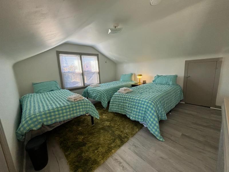 Pittsburgh Vacations - The Kennywood Suite The Blue Racer Car - Property Image 2