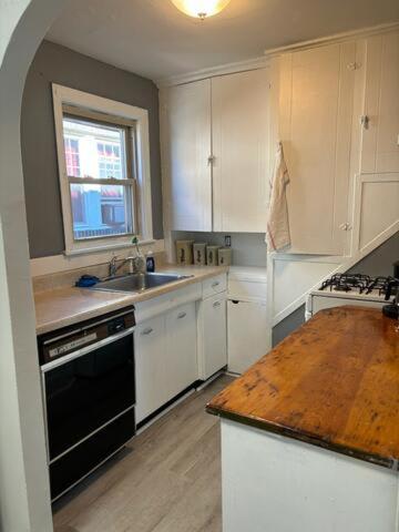 Pittsburgh Vacations - The Kennywood Suite The Blue Racer Car - Property Image 3