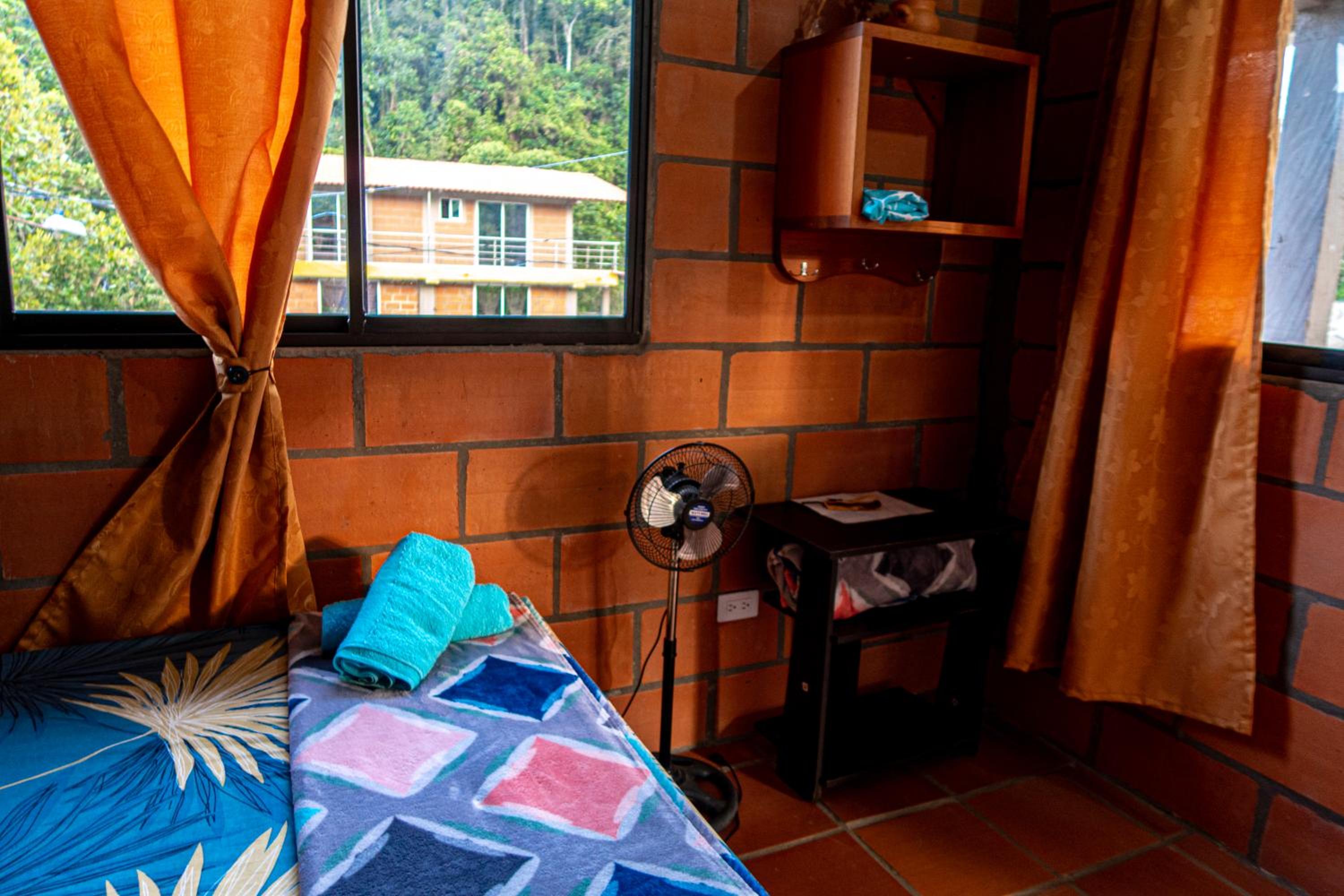 Habitaciones Finca en San Rafael Frente al charco la Cristalina con vista a las montañas