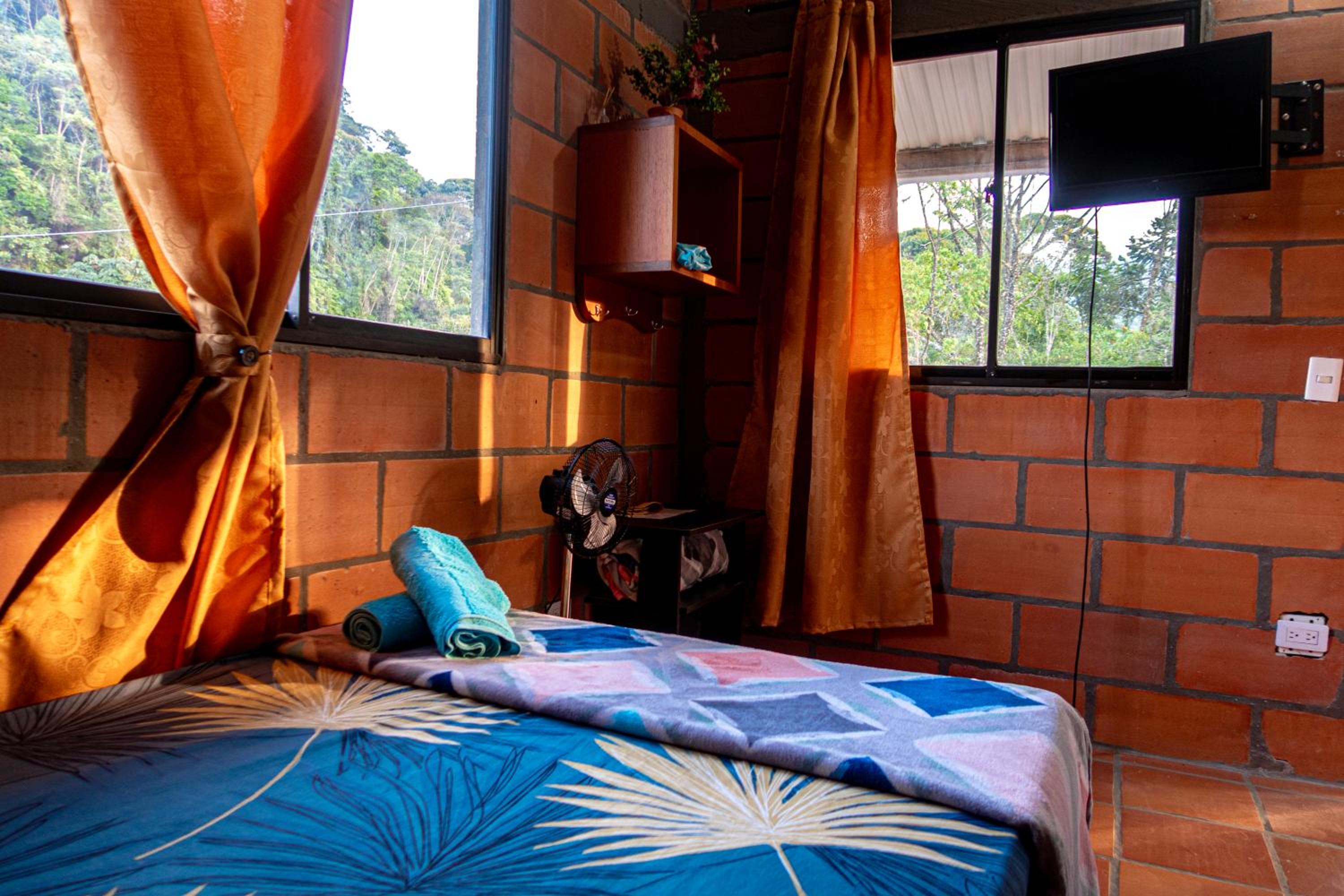 Habitaciones Finca en San Rafael Frente al charco la Cristalina con vista a las montañas