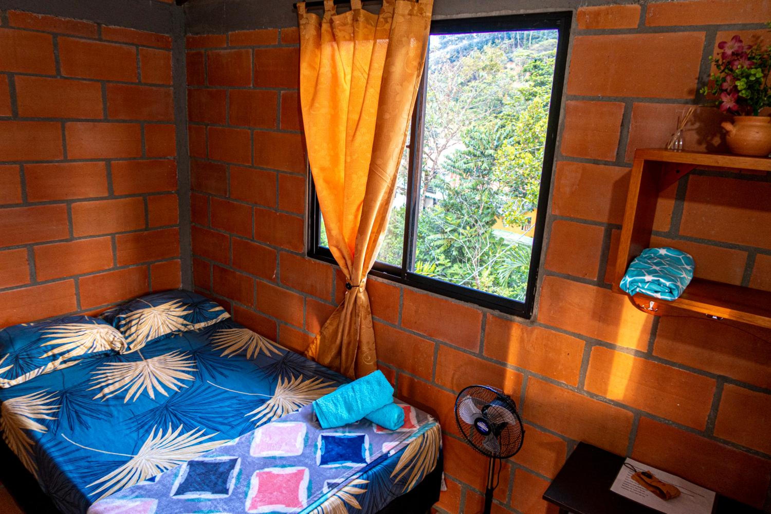 Habitaciones Finca en San Rafael Frente al charco la Cristalina con vista a las montañas