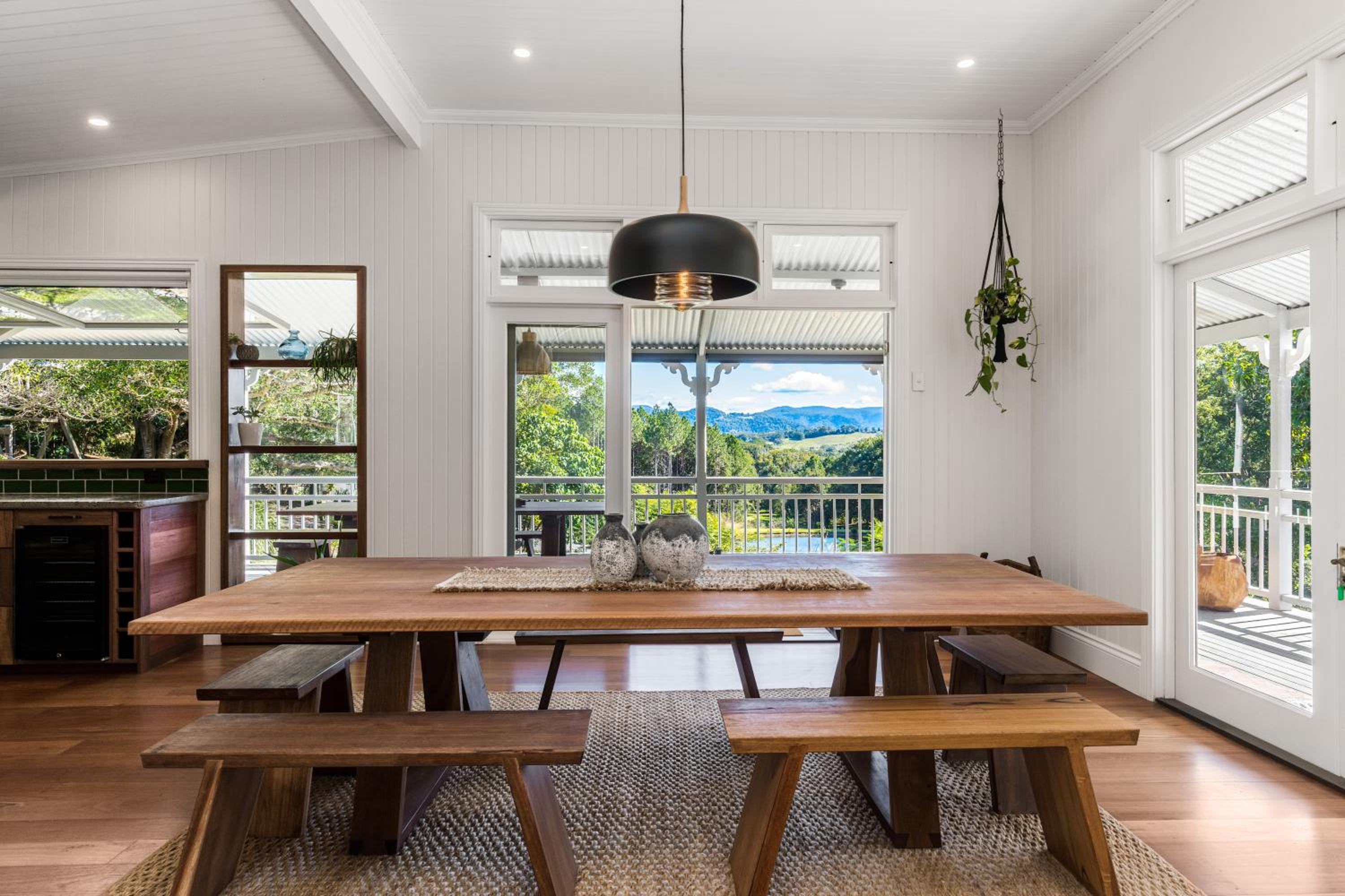 Haus Malolo Paradise 10 minutes from Byron Bay A large 5 bedroom home that sleeps 10 people