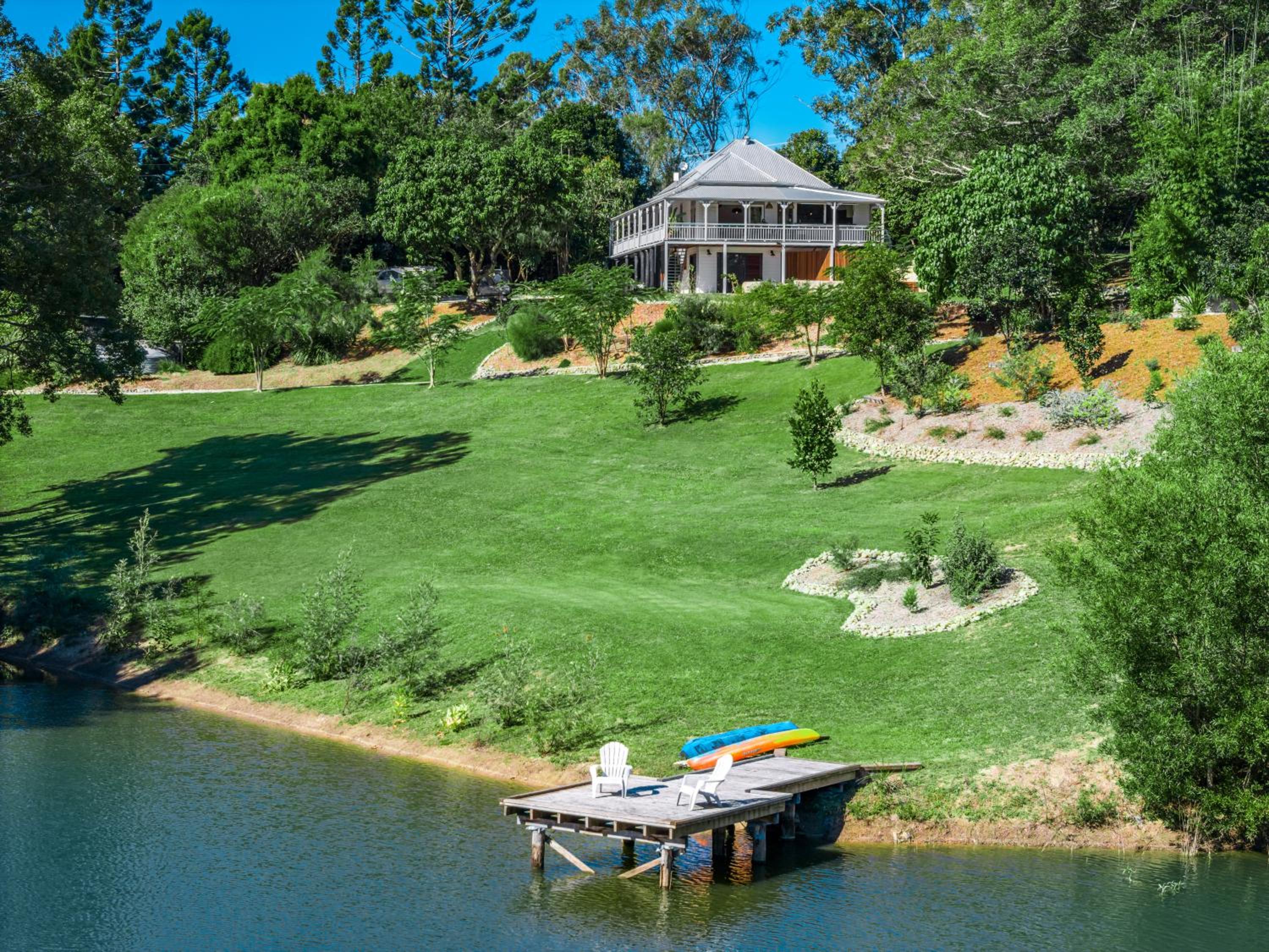 Haus Malolo Paradise 10 minutes from Byron Bay A large 5 bedroom home that sleeps 10 people