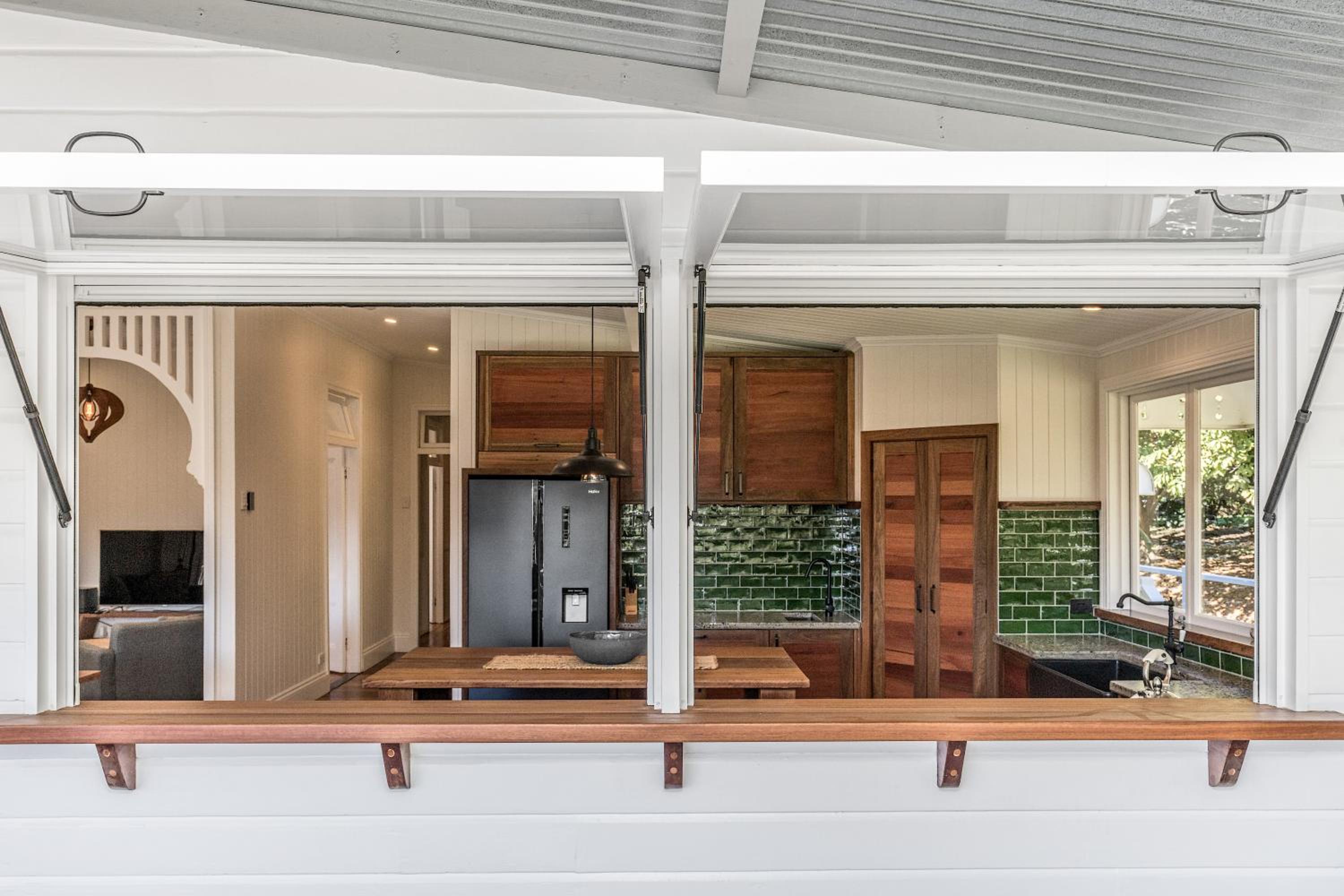 Haus Malolo Paradise 10 minutes from Byron Bay A large 5 bedroom home that sleeps 10 people