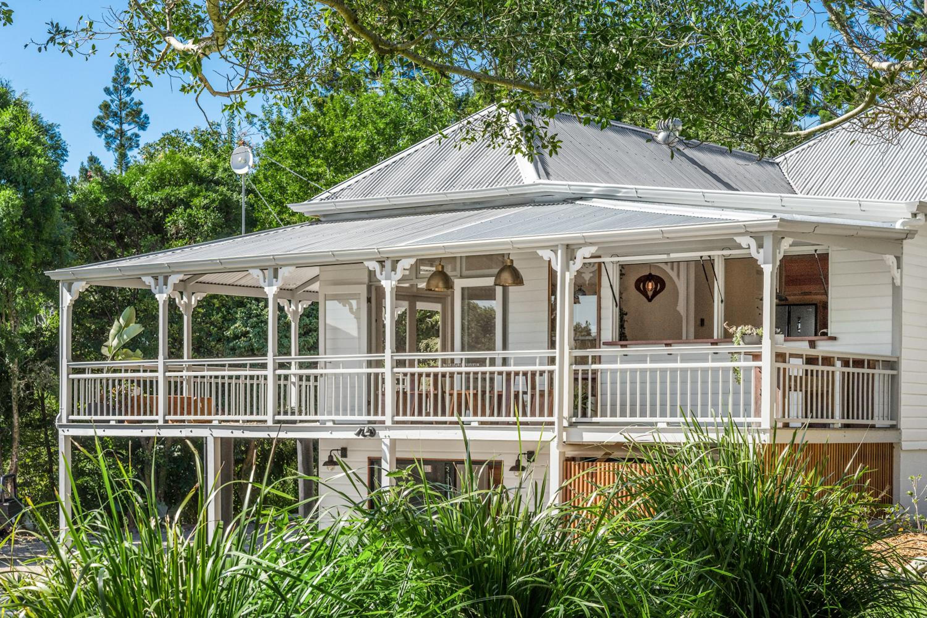Haus Malolo Paradise 10 minutes from Byron Bay A large 5 bedroom home that sleeps 10 people