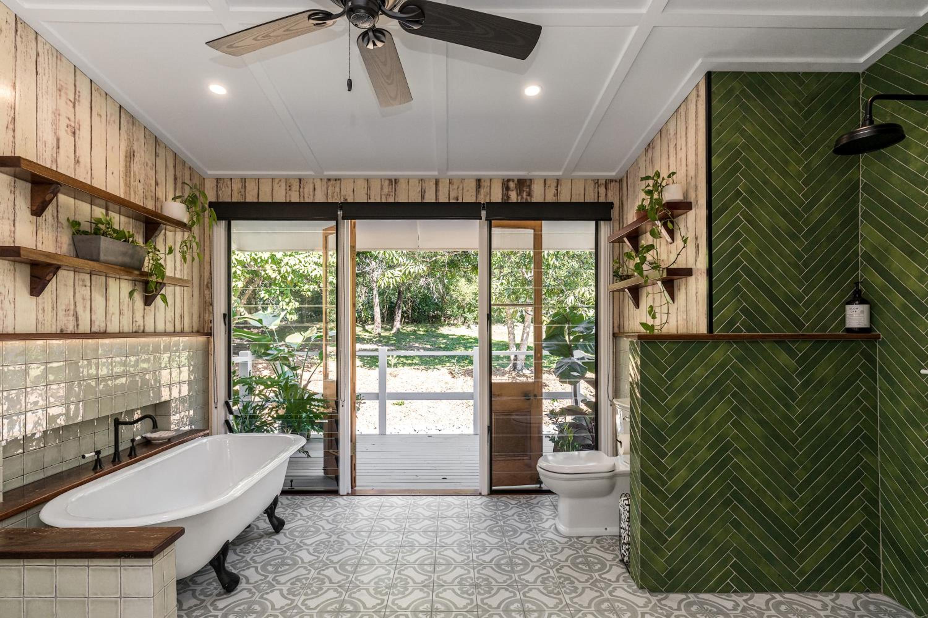 Haus Malolo Paradise 10 minutes from Byron Bay A large 5 bedroom home that sleeps 10 people