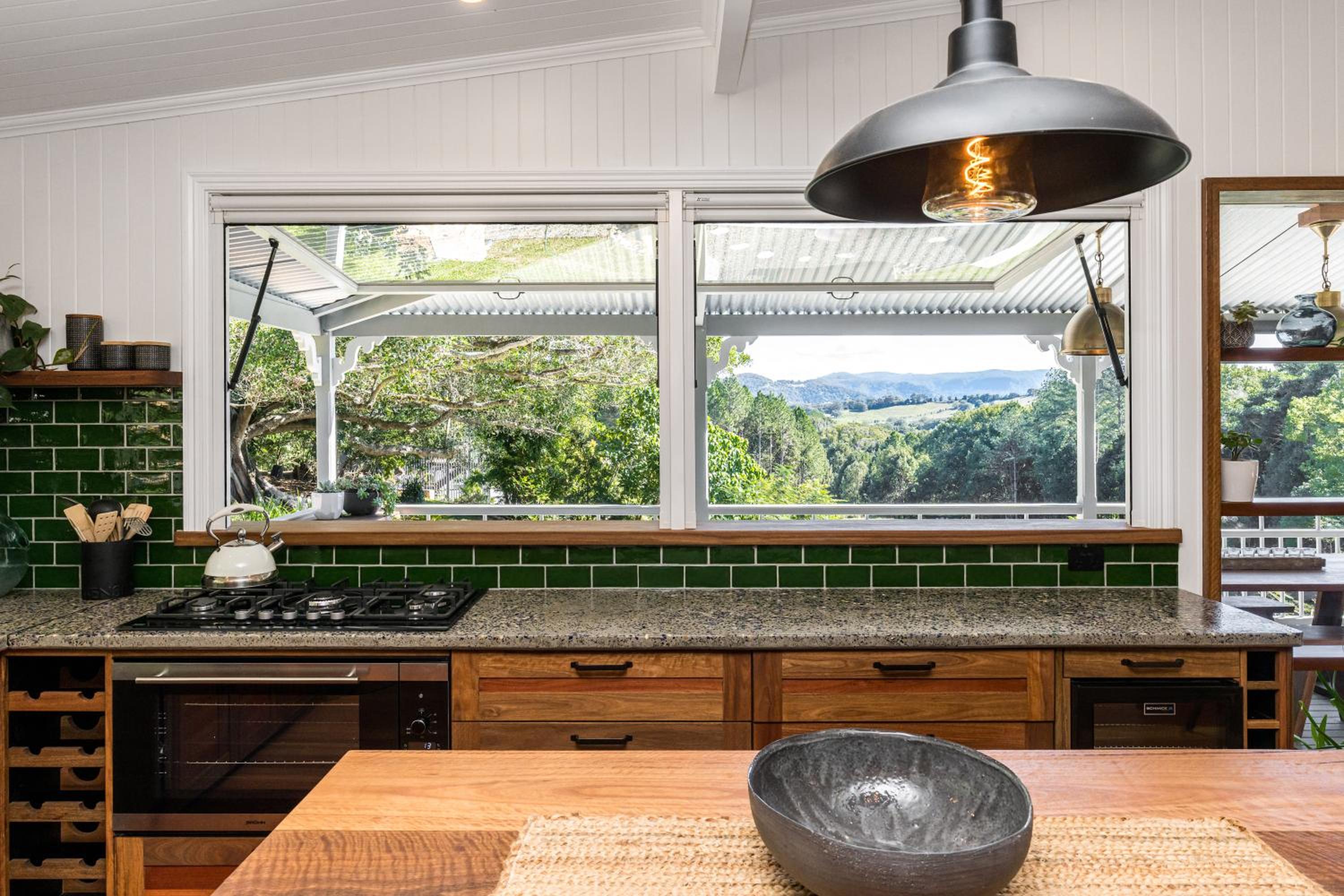 Haus Malolo Paradise 10 minutes from Byron Bay A large 5 bedroom home that sleeps 10 people