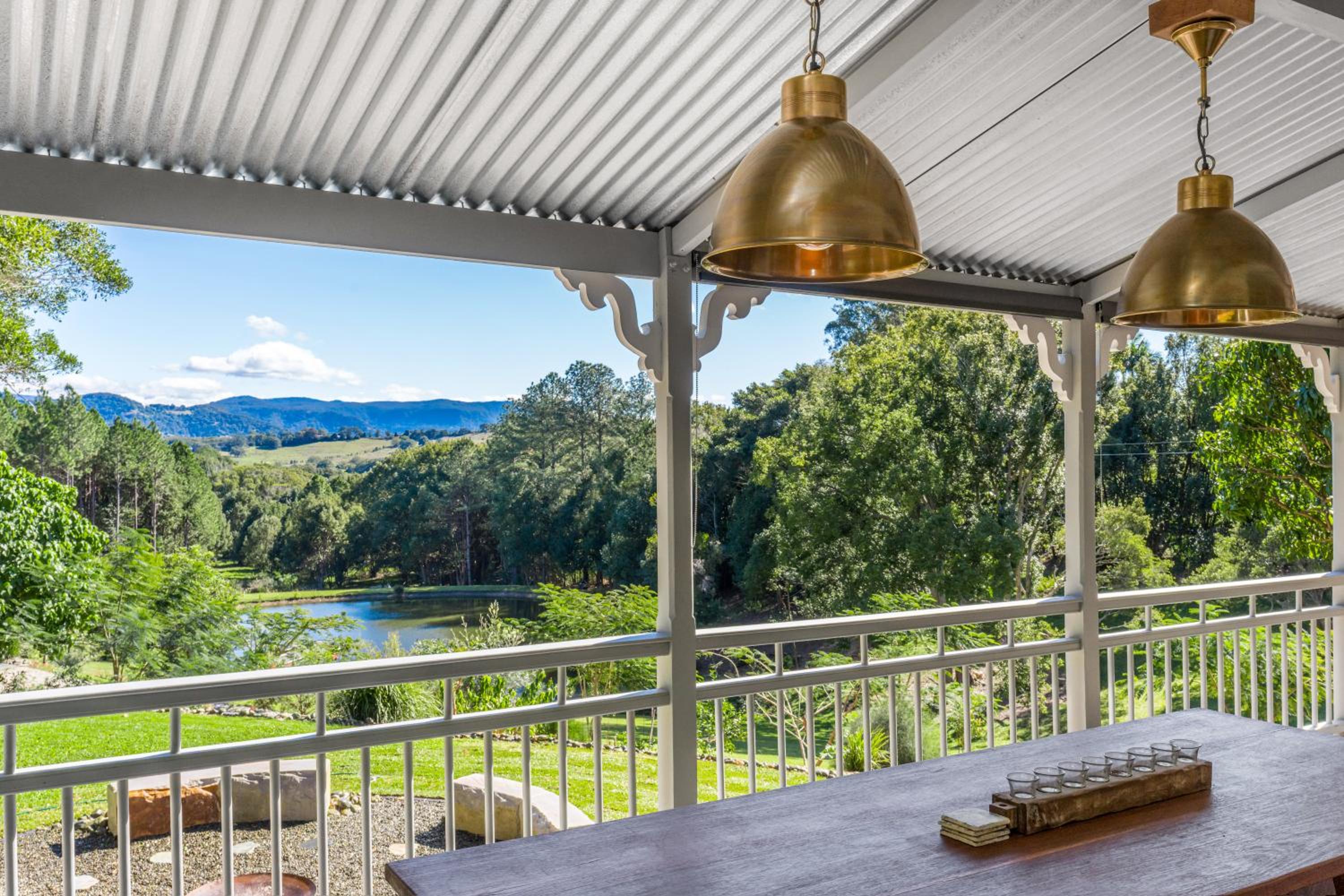 Haus Malolo Paradise 10 minutes from Byron Bay A large 5 bedroom home that sleeps 10 people