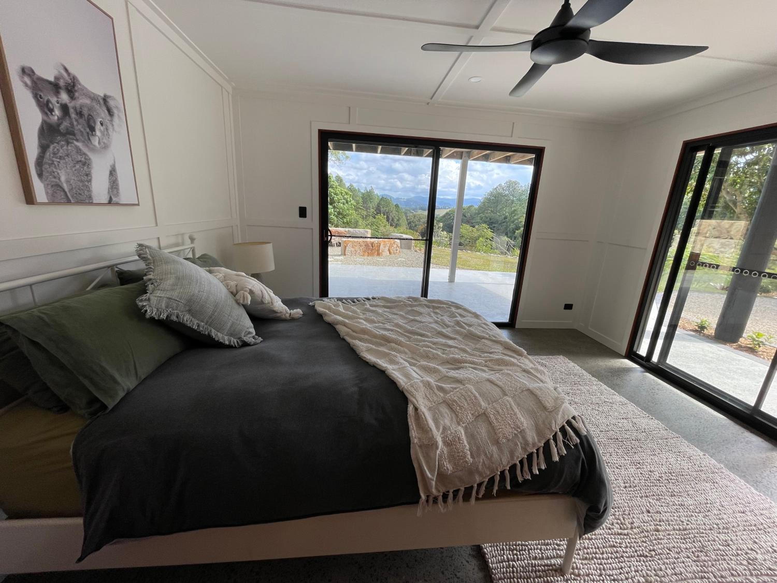 Haus Malolo Paradise 10 minutes from Byron Bay A large 5 bedroom home that sleeps 10 people