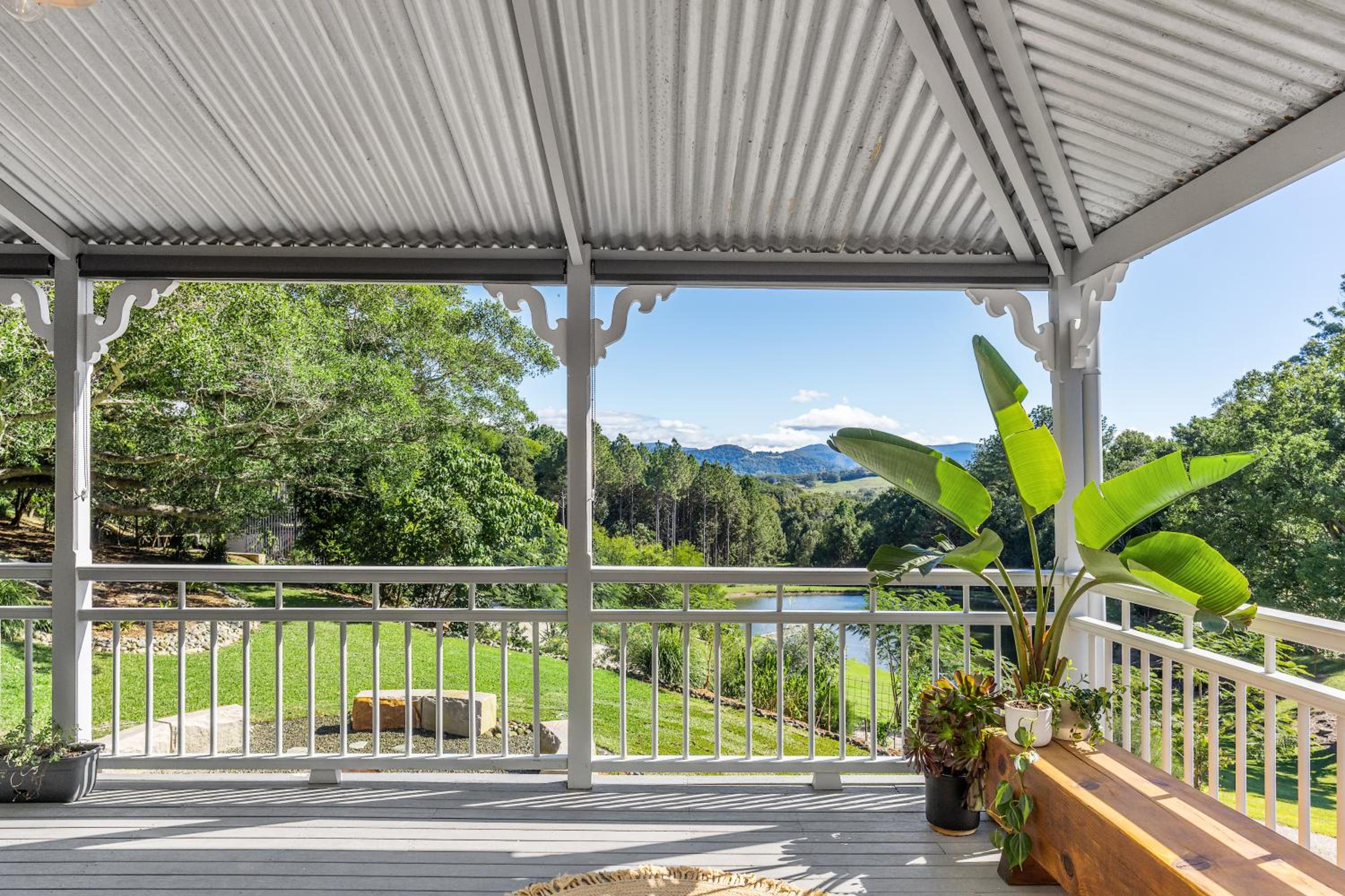 Haus Malolo Paradise 10 minutes from Byron Bay A large 5 bedroom home that sleeps 10 people