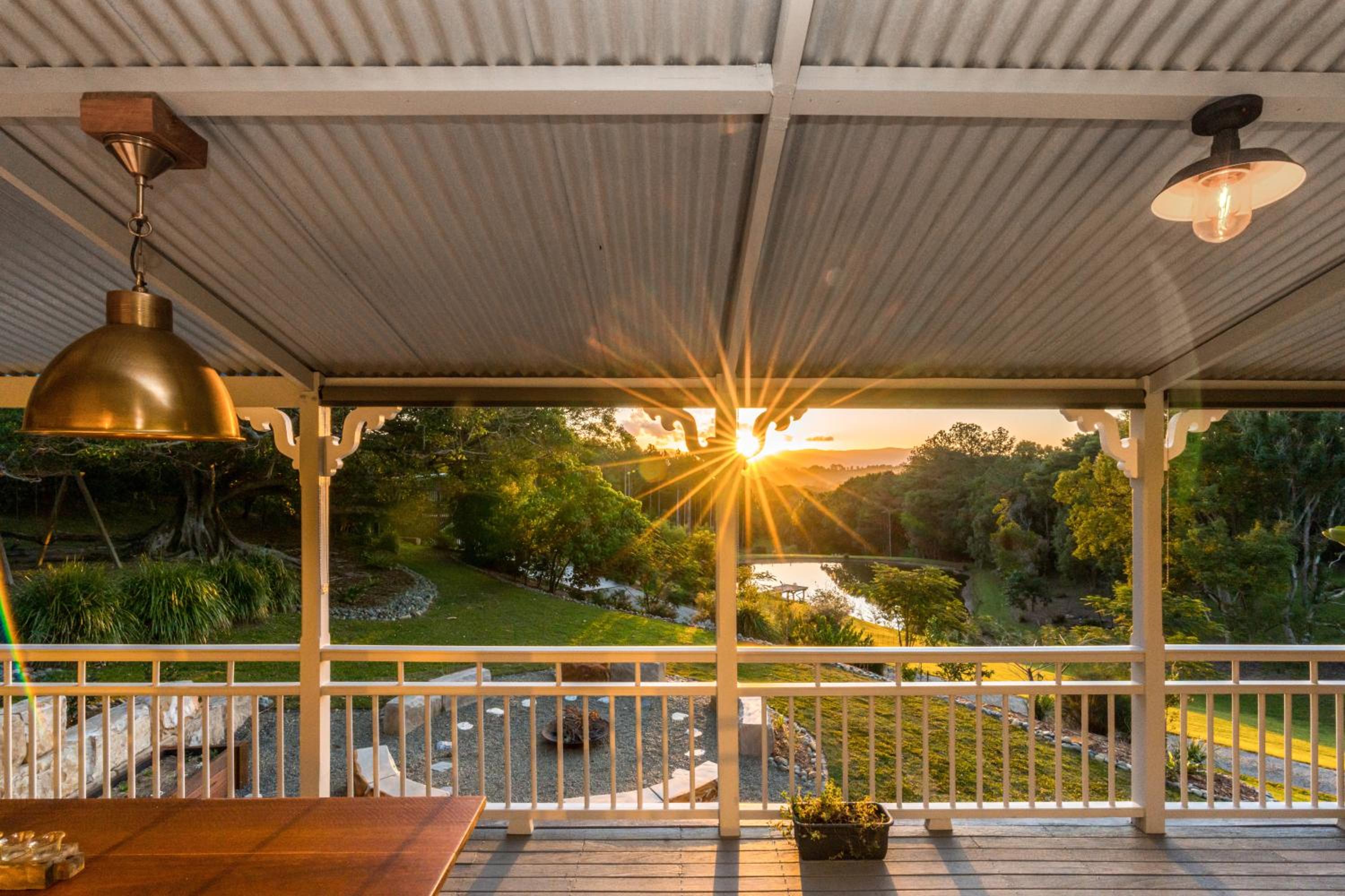 Haus Malolo Paradise 10 minutes from Byron Bay A large 5 bedroom home that sleeps 10 people