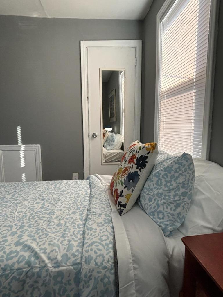 Pittsburgh Vacations - The Kennywood Suite The Blue Racer Car - Property Image 4