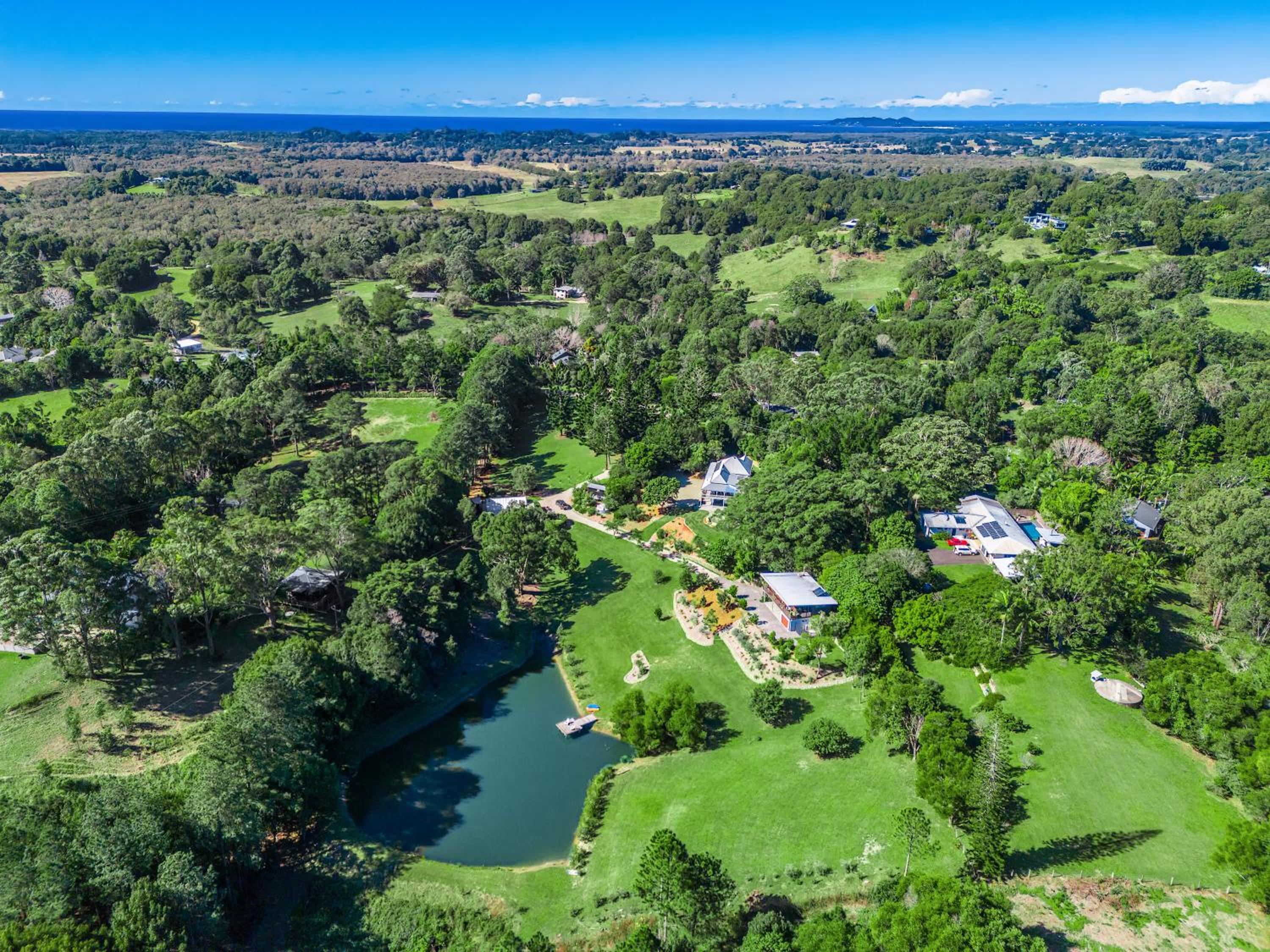 Haus Malolo Paradise 10 minutes from Byron Bay A large 5 bedroom home that sleeps 10 people