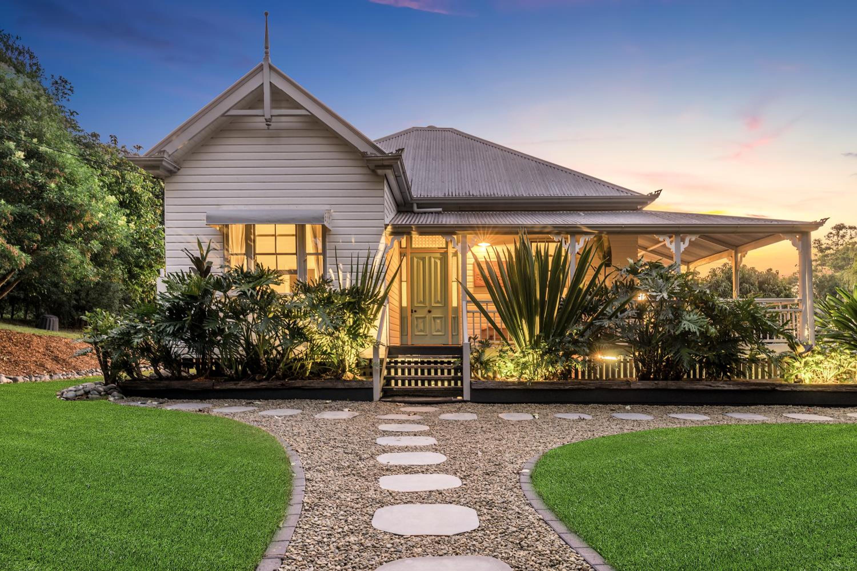 Haus Malolo Paradise 10 minutes from Byron Bay A large 5 bedroom home that sleeps 10 people