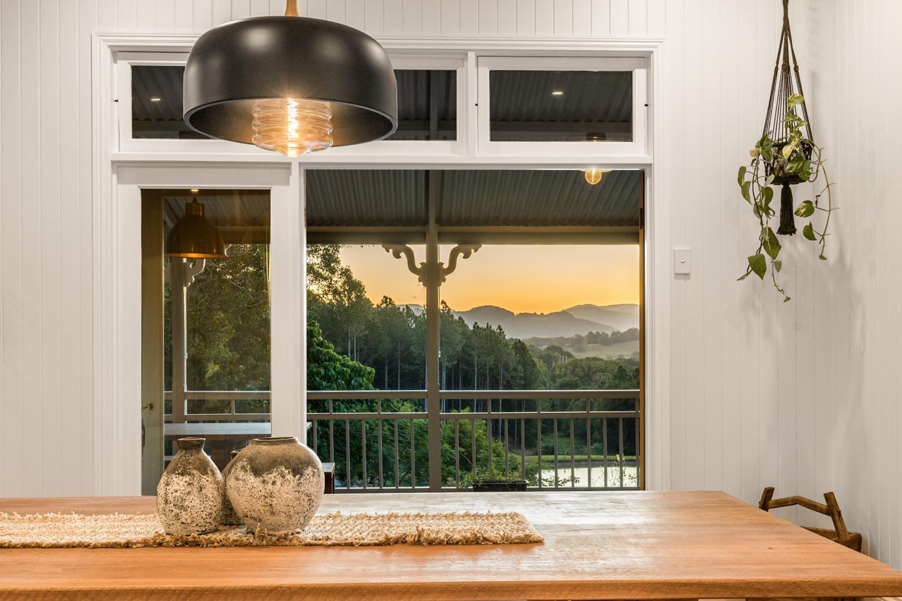 Haus Malolo Paradise 10 minutes from Byron Bay A large 5 bedroom home that sleeps 10 people